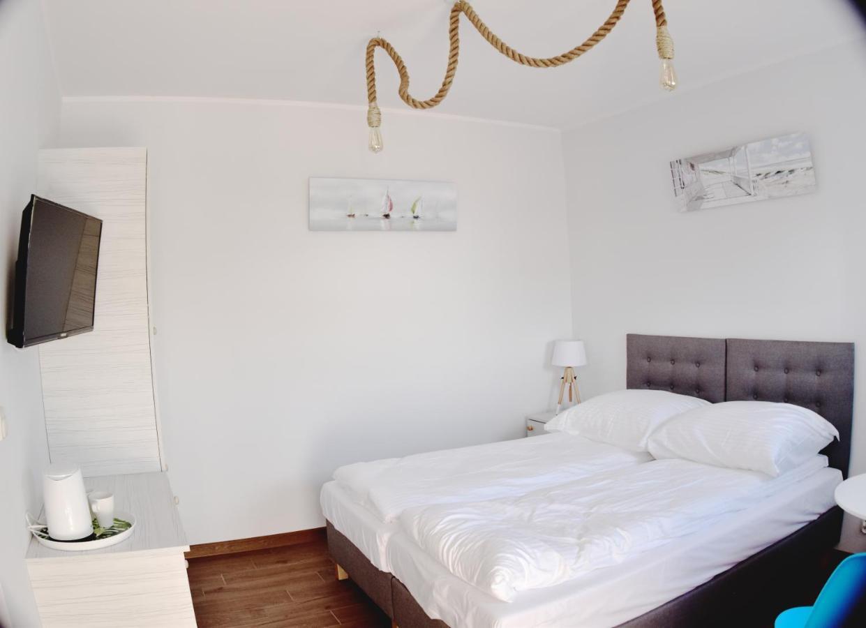 Zakotwiczeni Bed and Breakfast Rewa Esterno foto